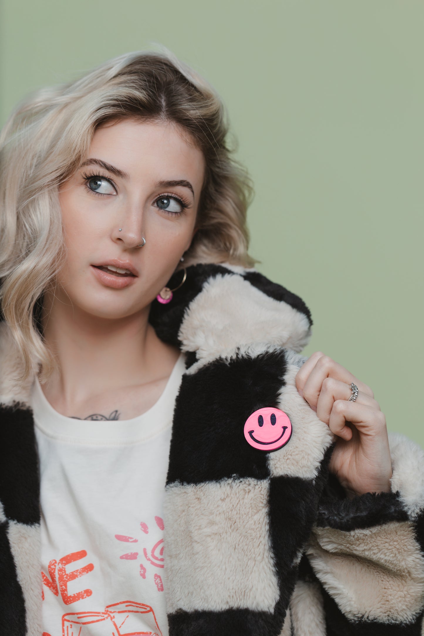 Smiley Brooch Patent Pink